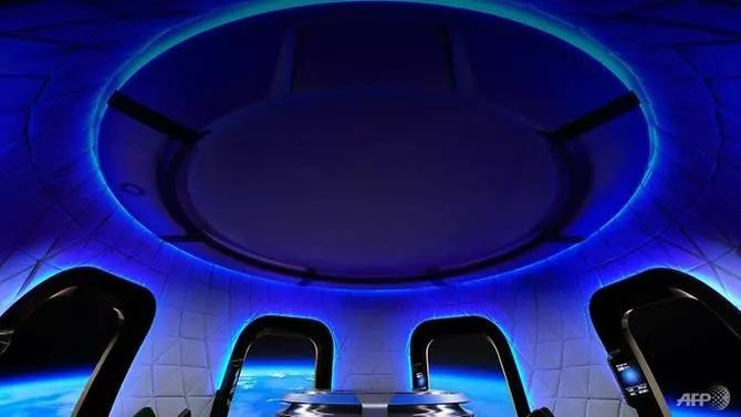 Bên trong khoang tàu vũ trụ New Shepard sẽ khởi hành trong tháng tới.