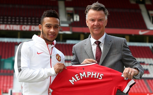 Van Gaal cảnh báo Depay.