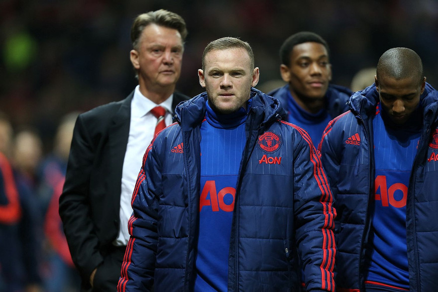 Rooney dự bị đầu trận, nhưng được tung vào sân trong hiệp 2.