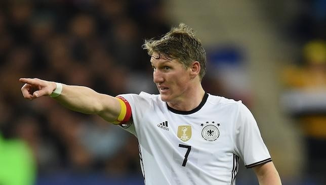 Choáng váng sau vụ khủng bố ở Paris, Schweinsteiger xin tạm rút khỏi ĐT Đức.