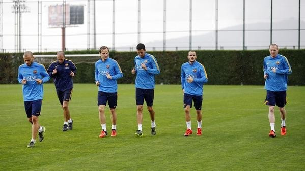 Barcelona chỉ còn 14 cầu thủ lành lặn.