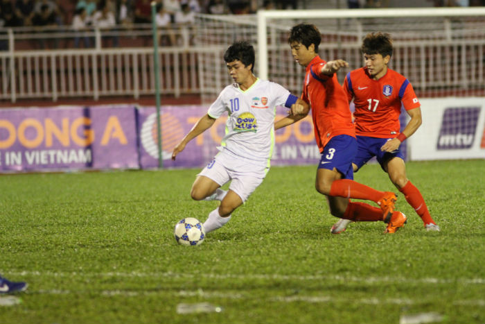 Công Phượng chơi quá mờ nhạt trước U19 Hàn Quốc.