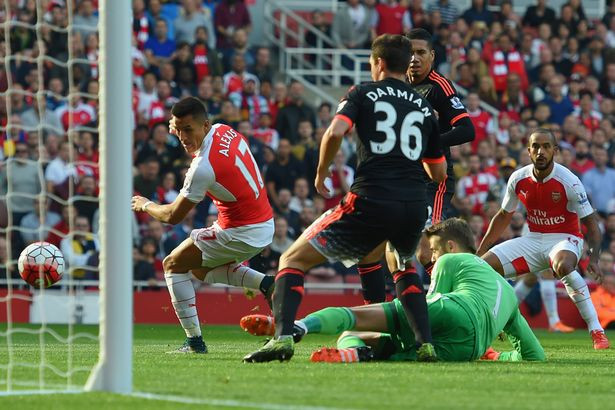 Alexis Sanchez đã có trận đấu chói sáng trước M.U.