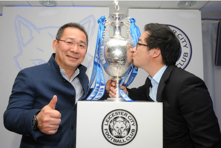 Tỷ phú Vichai Srivaddhanaprabha và con trai Aiyawatt Srivaddhanaprabha.