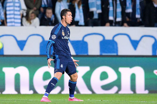 Ronaldo vượt mốc 500 bàn thắng trong sự nghiệp.