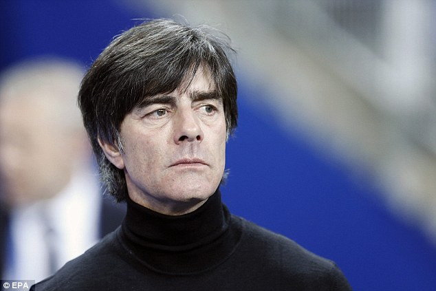 HLV Joachim Low trải qua những phút giây thực sự sợ hãi.