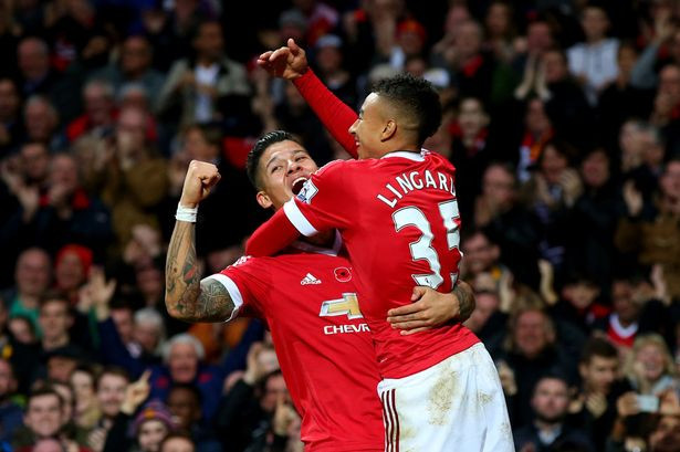 Jesse Lingard ăn mừng bàn thắng.