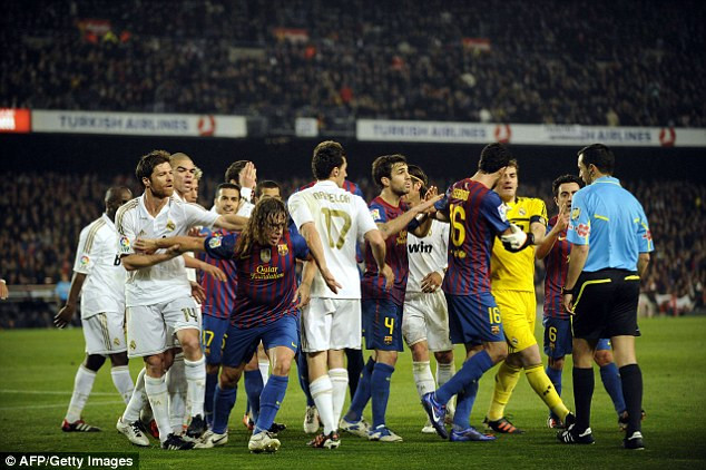 Các trận El Clasico luôn diễn ra rất căng thẳng.