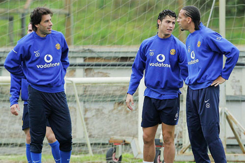 Madrid, anh có tổng cộng 33 bàn.