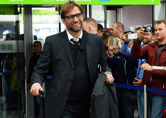 Jurgen Klopp bất ngờ đến Anh. 