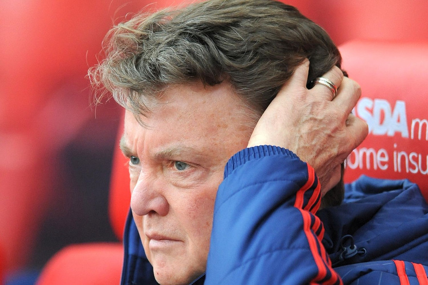 Các CĐV yêu cầu M.U sa thải Van Gaal.