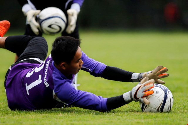 Thủ môn Thanh Tuấn dính chấn thương nặng.