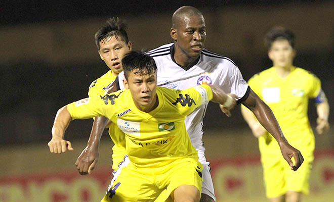 Quế Ngọc Hải cần 7 năm đá bóng để trả nợ cho Anh Khoa.