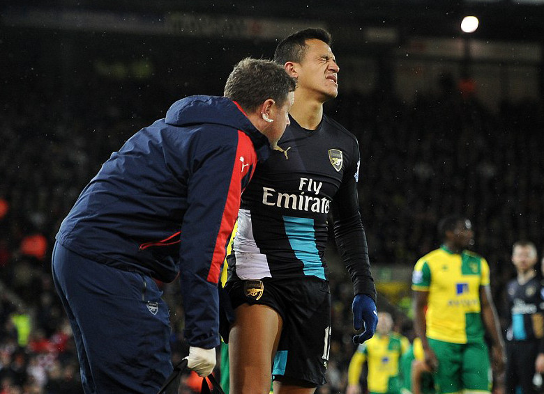 Alexis Sanchez tái phát chấn thương.