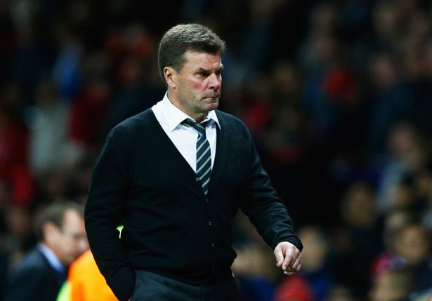 HLV Hecking tức giận khi chứng kiến Smalling ghi bàn. 