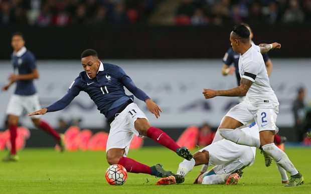 Martial dính chấn thương ở trận giao hữu Anh - Pháp.