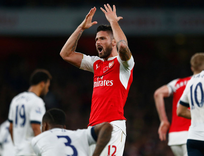 Giroud bỏ lỡ nhiều cơ ngon ăn ở trận đấu với Tottenham.