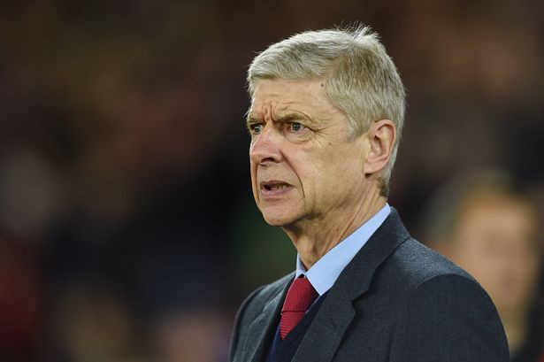 HLV Wenger đổ một phần lỗi thất bại cho trọng tài.