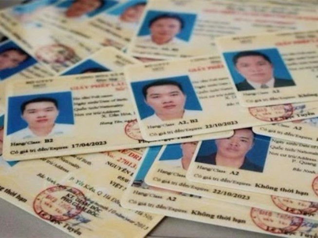 Nhiều người bị công an giữ giấy phép lái xe, nhưng khai báo mất để được cấp lại và bỏ luôn giấy phép bị giữ. Ảnh minh họa.