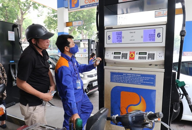 Đoàn giám sát đề nghị nghiên cứu, xác định rõ lộ trình hoặc bãi bỏ ngay Quỹ Bình ổn giá xăng dầu