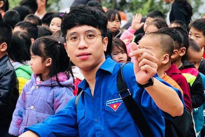 Quang Anh là một cán bộ Đoàn hăng hái tham gia hoạt động tình nguyện.