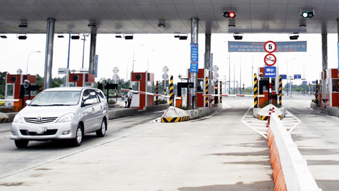 Tại nhiều dự án cải tạo, nâng cấp tuyến cũ, người tham gia giao thông không còn cơ hội sử dụng kết cấu hạ tầng giao thông miễn phí mà “bắt buộc” phải trả phí cho nhà đầu tư. Ảnh minh họa