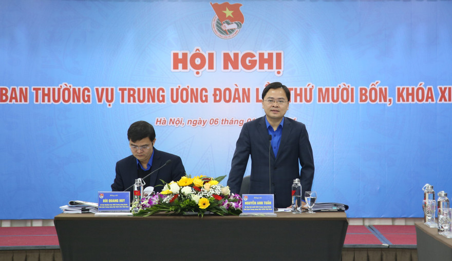 Bí thư thứ nhất T.Ư Đoàn, Chủ tịch T.Ư Hội LHTN Việt Nam Nguyễn Anh Tuấn phát biểu tại Hội nghị