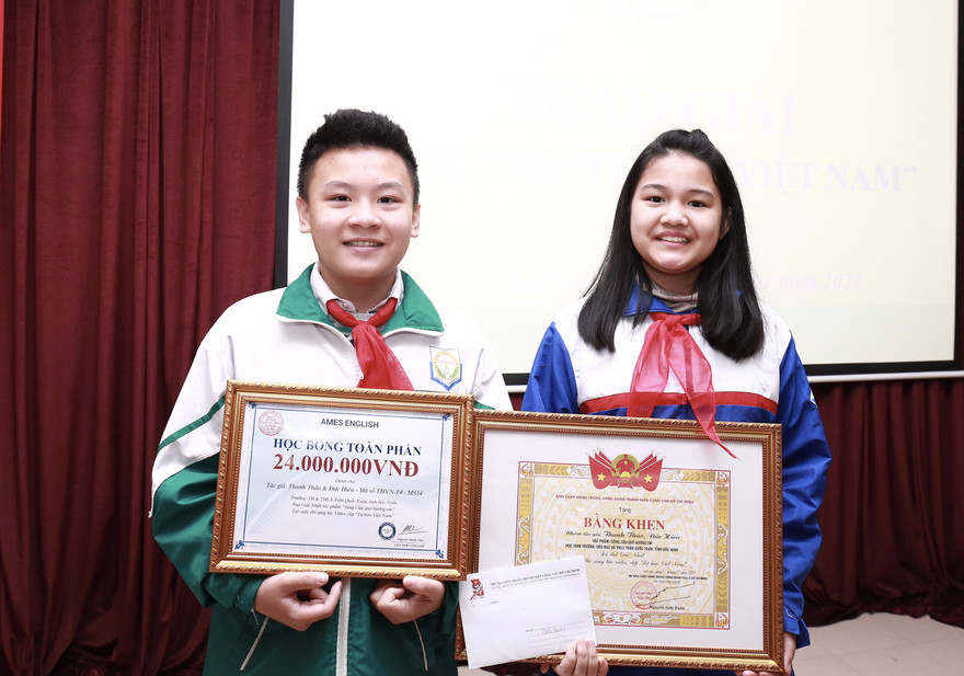 Hai em học sinh Lương Thanh Thảo, trường TH & THCS Trần Quốc Toản và em Lương Đức Hiếu, trường THCS Nguyễn Đăng Đạo, TP Bắc Ninh xuất sắc đạt giải Nhất cuộc thi sáng tác video clip “Tự hào Việt Nam”.