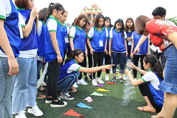 Các em học sinh có những trải nghiệm thú vị trong "Một ngày làm sinh viên"