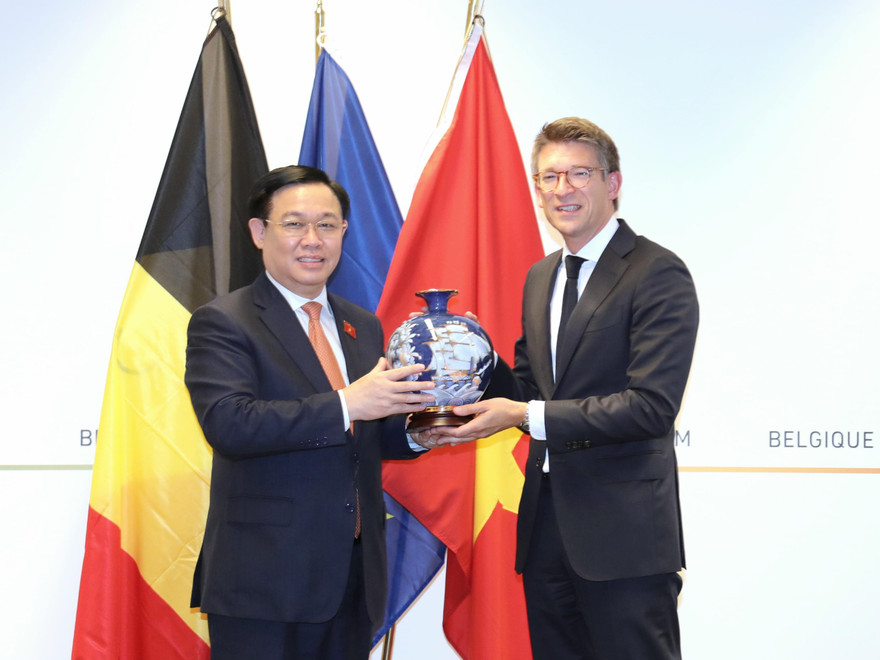 Chủ tịch Quốc hội Vương Đình Huệ và Phó Thủ tướng kiêm Bộ trưởng Bộ Kinh tế và Việc làm Bỉ 