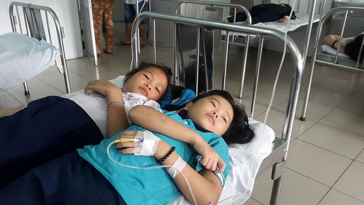 Các học sinh đang được theo dõi tại bệnh viện 