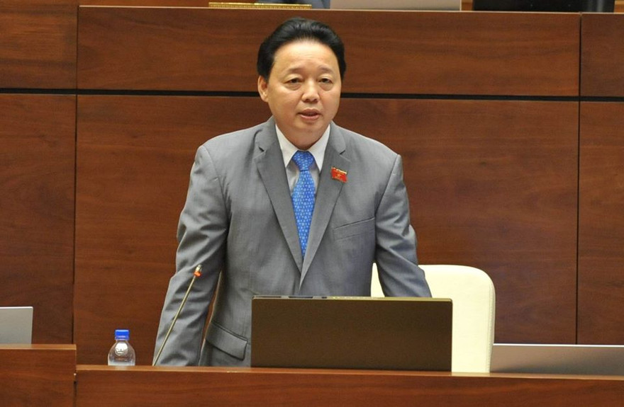 Bộ trưởng Trần Hồng Hà trả lời chất vấn