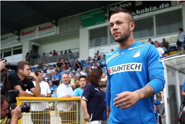 Tiền vệ Stephan Schrock của Philippines.