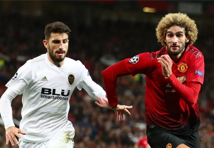 M.U nhận án phạt từ UEFA vì đến trễ trong trận đấu với Valencia.