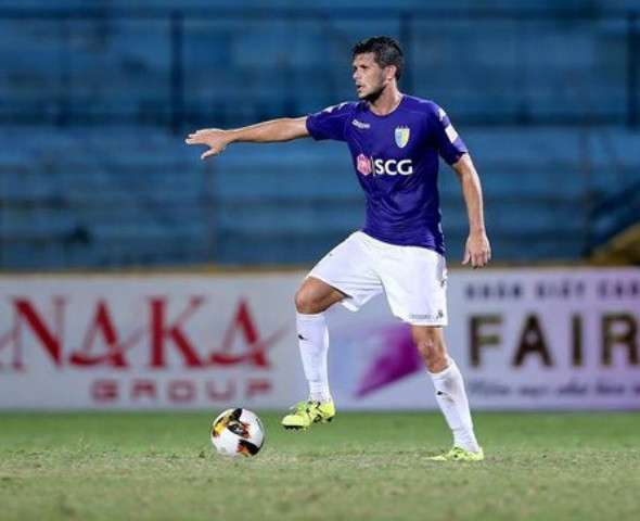 Trung vệ Alvaro Silva của ĐT Philippines.