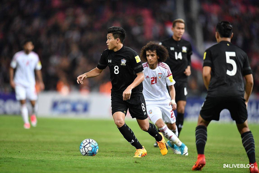 Tiền vệ Thitipan Puangchan của ĐT Thái Lan.