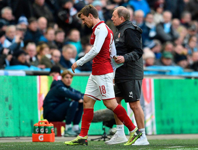 Nacho Monreal chưa sẵn sàng trở lại.