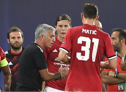 Các ngôi sao M.U bất mãn vì HLV Mourinho quá ưu ái Matic.