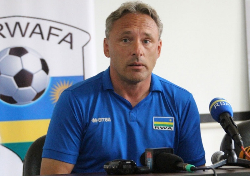 HLV Antoine Hey của ĐT Myanmar.