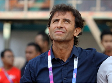 HLV Luis Milla một lần nữa rời khỏi ĐT Indonesia.
