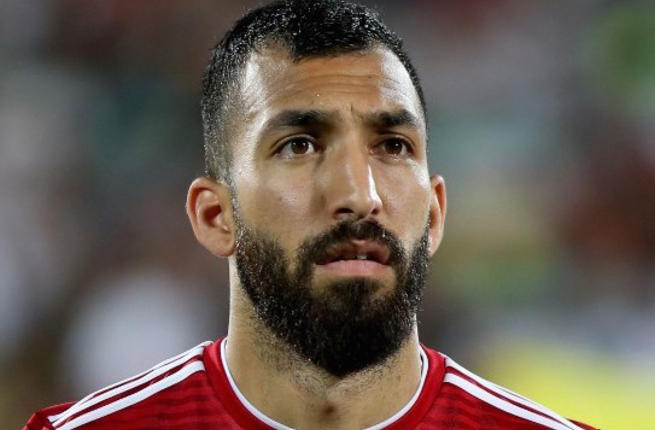 Hậu vệ Roozbeh Cheshmi của ĐT Iran.