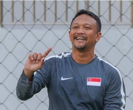 HLV Fandi Ahmad của ĐT Singapore.