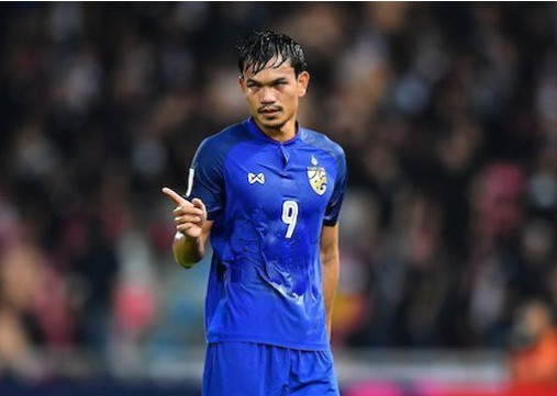 Tiền đạo Adisak Kraison của ĐT Thái Lan.