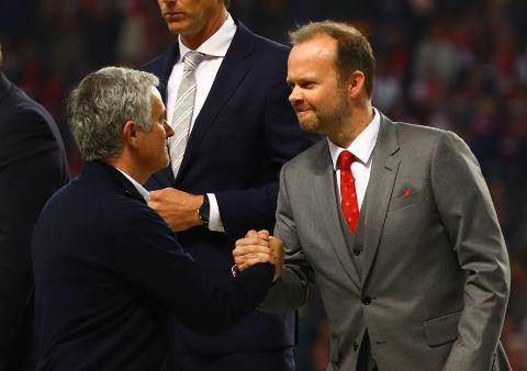 Phó chủ tịch Ed Woodward vẫn đặt niềm tin vào HLV Mourinho.