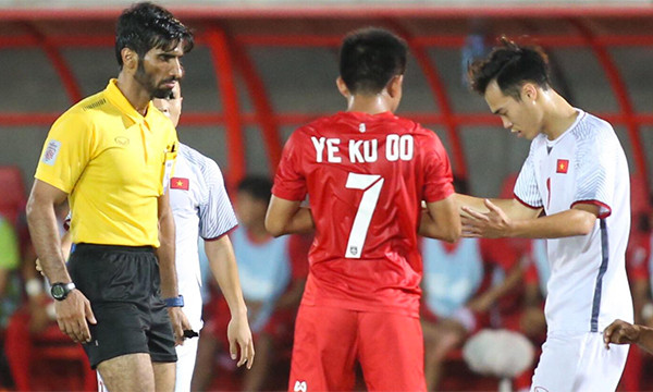 Trọng tài không công nhận bàn thắng của Văn Toàn. Ảnh: Vnexpress