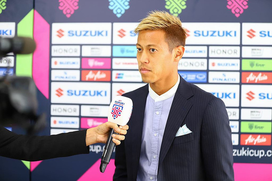 HLV Keisuke Honda của ĐT Campuchia.