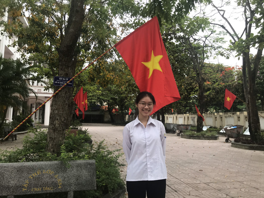 Phạm Thị Mỹ Duyên vừa đạt giải Nhất bảng Học sinh Hội thi Olympic tiếng Anh học sinh, sinh viên toàn quốc lần thứ III, với 381/400 điểm.