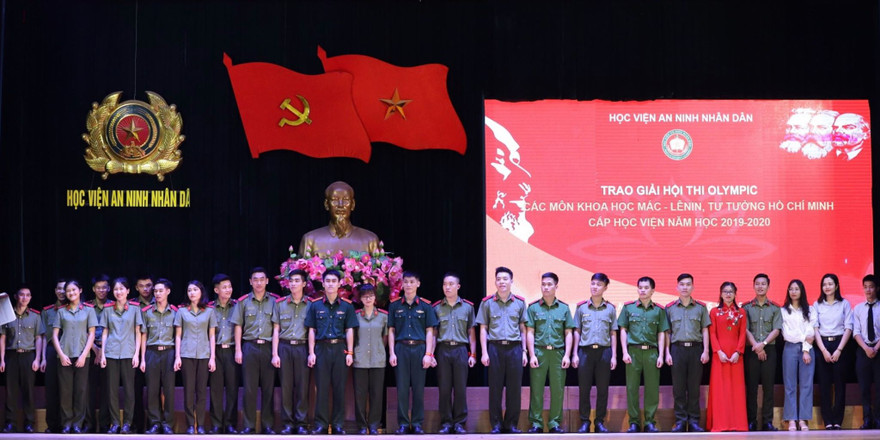 Các đội tham gia tranh tài tại đêm chung kết Hội thi Olympic các môn khoa học Mác - Lênin, tư tưởng Hồ Chí Minh, năm 2020 của Học viện An ninh Nhân dân. 