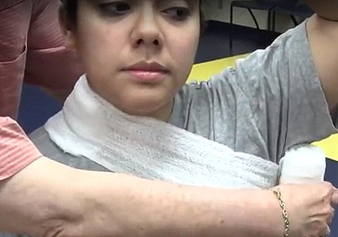 Sơ cứu đúng cách sẽ giúp người gặp tai nạn có cơ hội sống cao hơn. Ảnh: BV Đại học Y Dược TP.HCM.