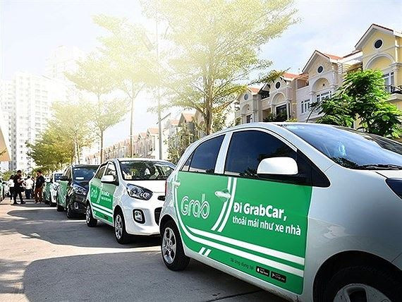Taxi có thể được dán biển "XE TAXI" tương tự taxi công nghệ, thay vì bắt buộc phải có "mào" trên nóc xe.